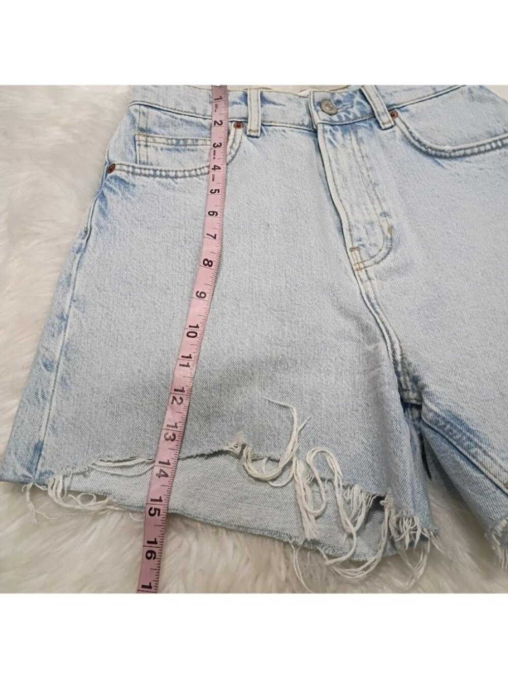 Reformation High-Waisted SZ 25 Denim Mom Shorts Frayed Hem Light Wash - Picture 9 of 11